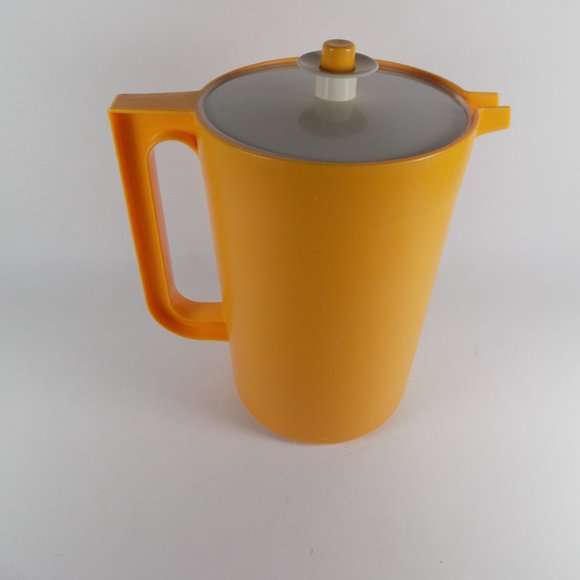 Vintage Yellow Tupperware Push Button Pitcher Collectible Kitchenware - Picture 4 of 6